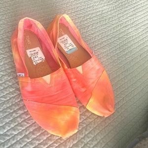 Coral Pink Orange tie dye slip on Tom’s 12
